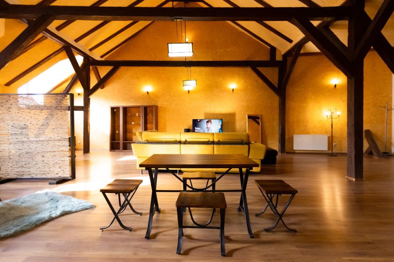 The Attic - Large Open-Space In The Old Town Of Brasov, Minutes Away From The Black Church Exterior photo