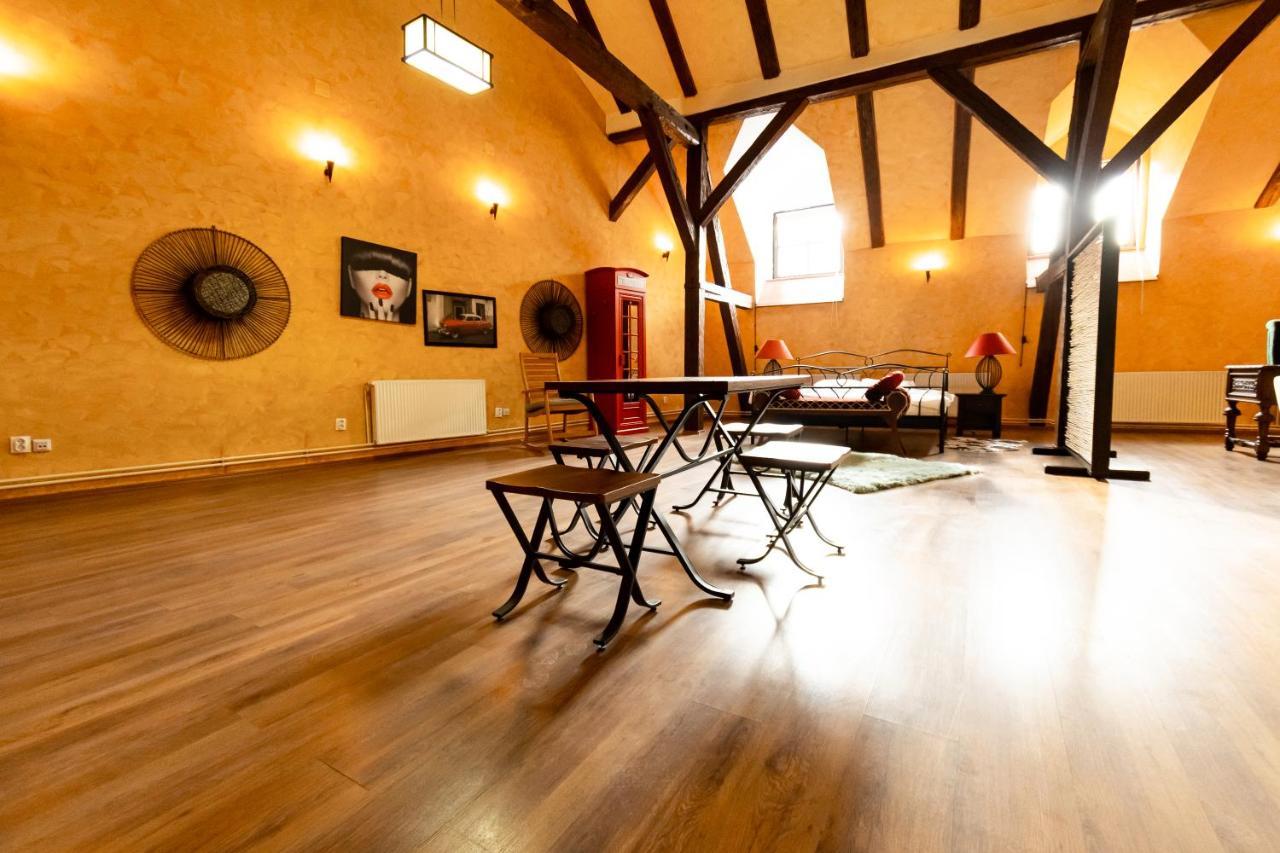 The Attic - Large Open-Space In The Old Town Of Brasov, Minutes Away From The Black Church Exterior photo